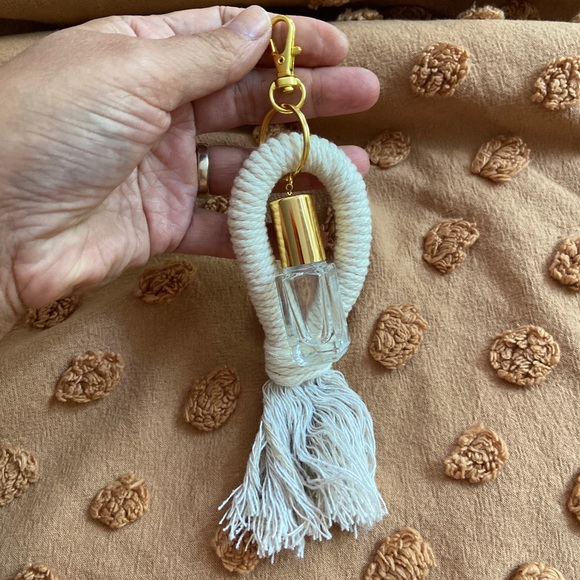 *NEW* Essential Oil Keychain handmade by me - Picture 3 of 4